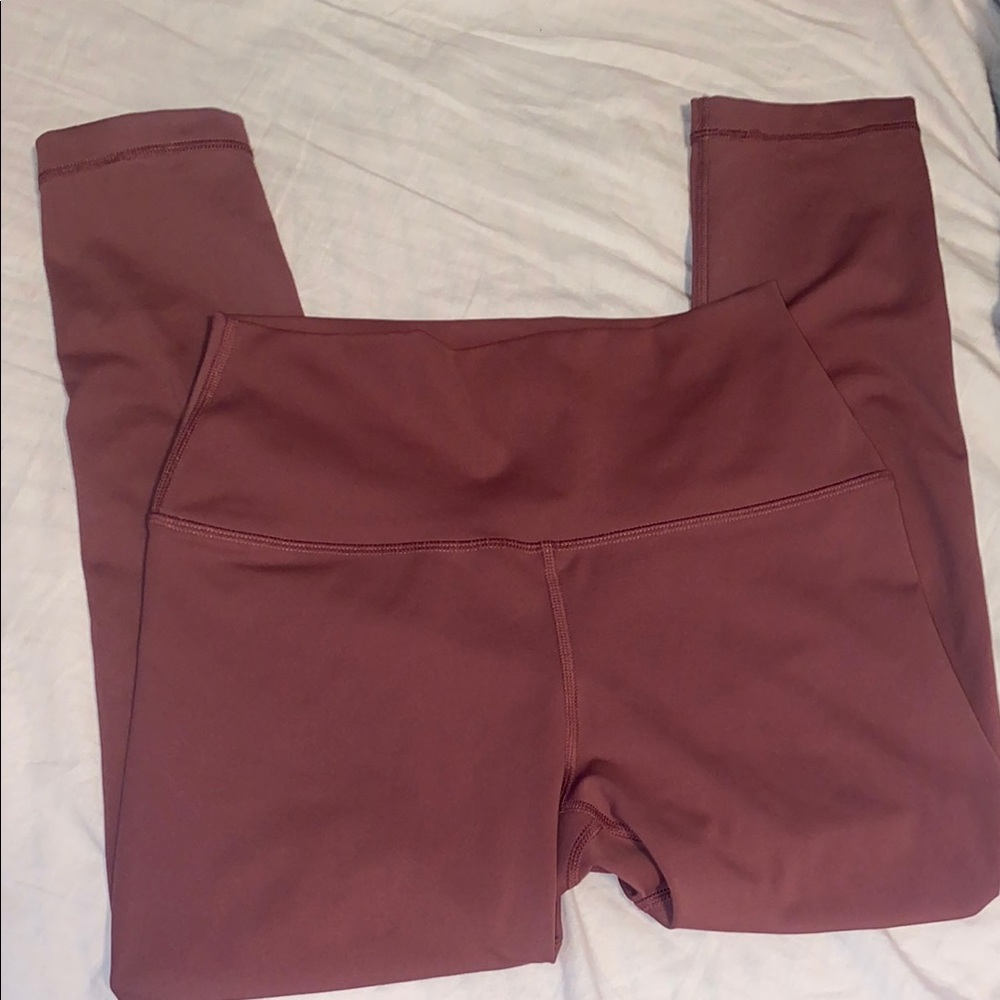 Woman’s mauve leggings